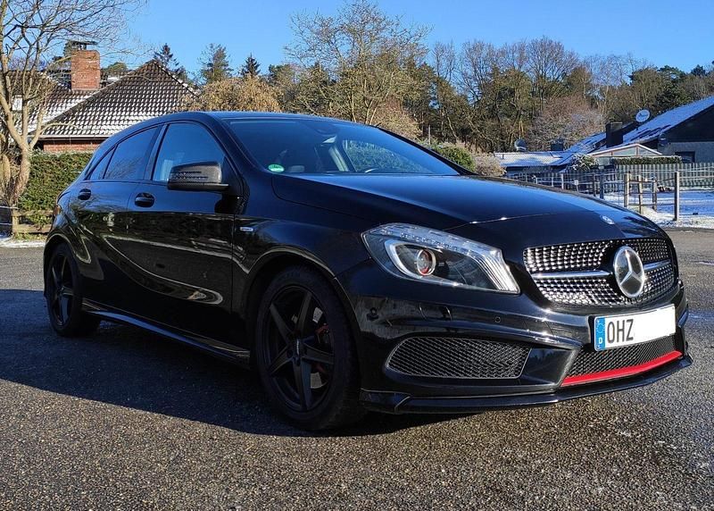 Schwarz Gebraucht 2014 Mercedes A250 AMG Limousine | 14.999 € (Fairer Preis) - Bild 1/4