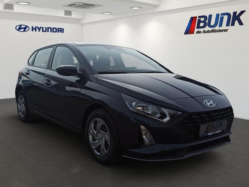 Neu Hyundai i20 Select 79 PS (58 kW) 2025 Aurora grey Limousine