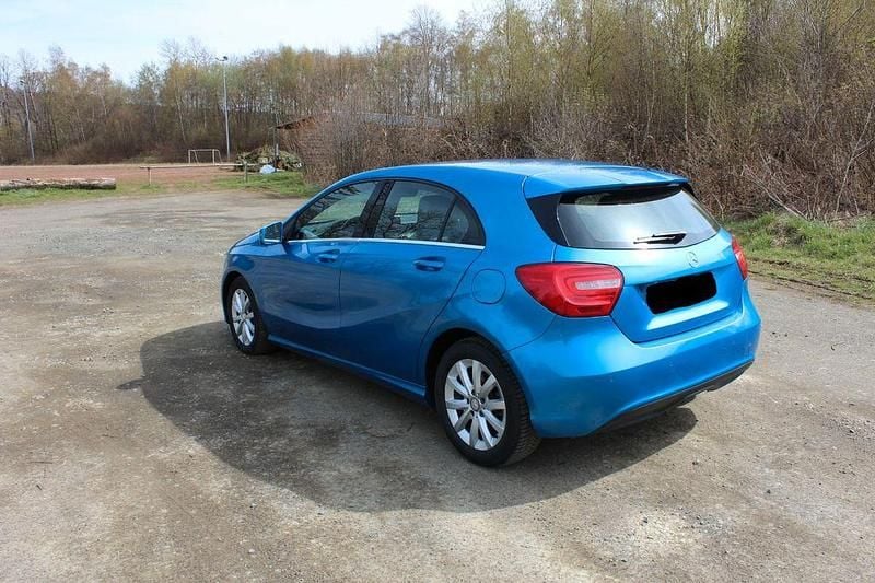 Gebraucht Mercedes A200 156 PS (114 kW) 2013 Blau Limousine