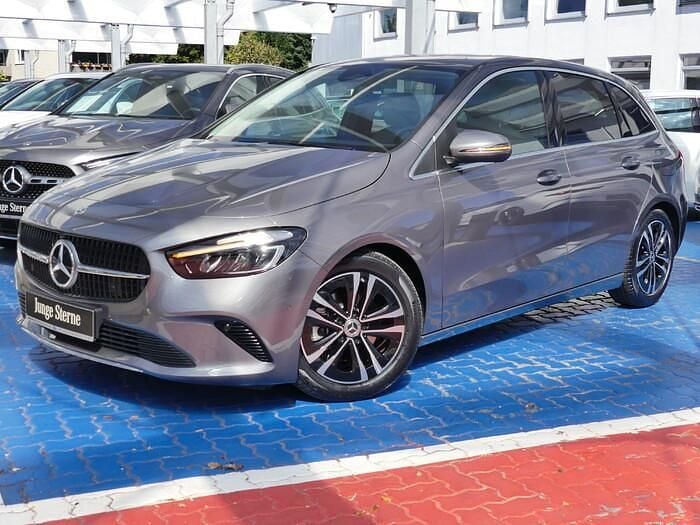 Metalliclack mountaingrau Gebraucht 2024 Mercedes B200 Progressive Van / Kleinbus | 30.980 € (Guter Preis) - Bild 1/4