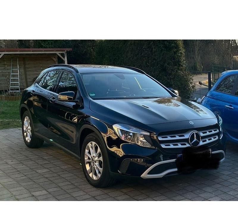 Gebraucht Mercedes GLA180 Style 122 PS (89 kW) 2017 Schwarz SUV