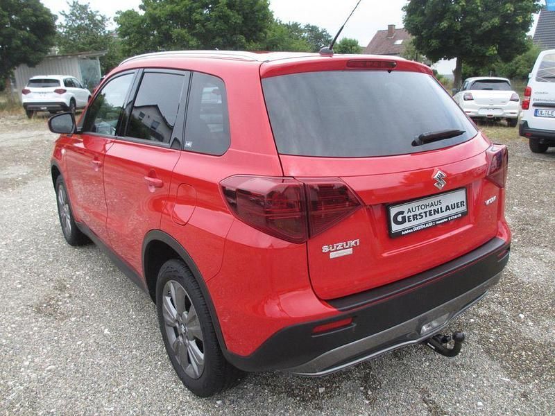 Gebraucht Suzuki Vitara Comfort 111 PS (81 kW) 2019 Rot SUV