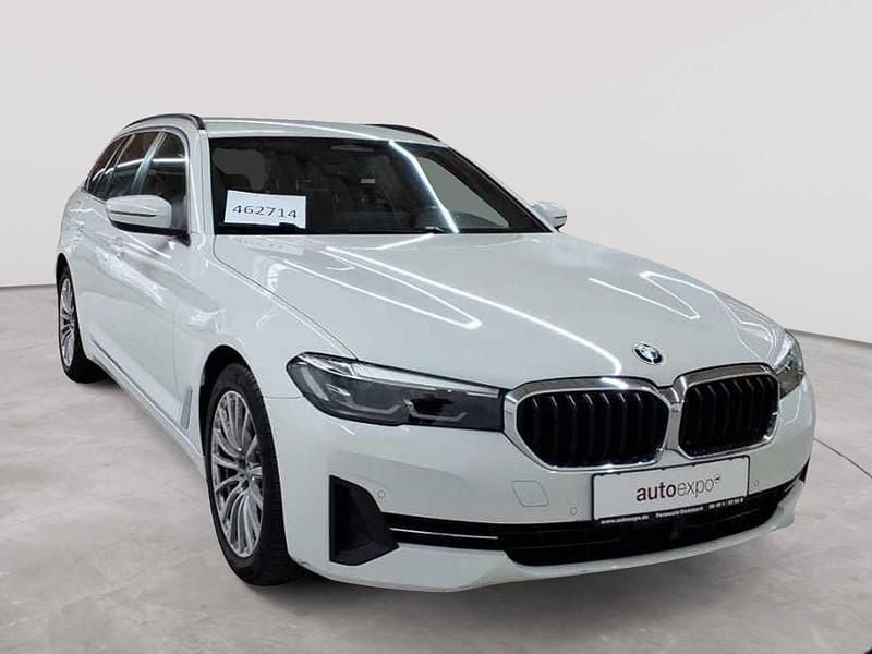 Alpinweiß Gebraucht 2022 BMW 520 Sport Line Kombi | 29.890 € (Superpreis) - Bild 1/4