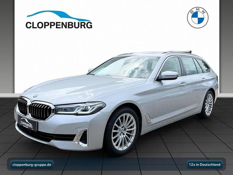 Glaciersilber Gebraucht 2021 BMW 540 Luxury Line Kombi | 41.999 € (Guter Preis) - Bild 1/4