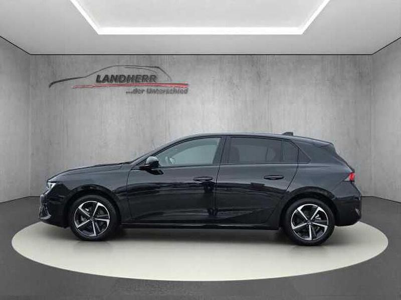 Gebraucht Opel Astra 131 PS (96 kW) 2025 Karbon schwarz (metallic) Limousine