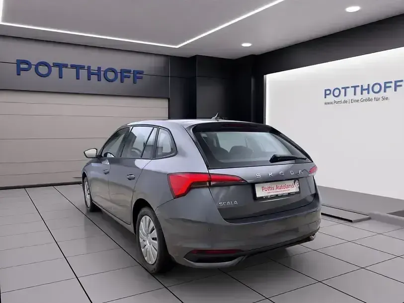 Gebraucht Skoda Scala Essence 116 PS (85 kW) 2025 Graphitegrau metallic Kleinwagen