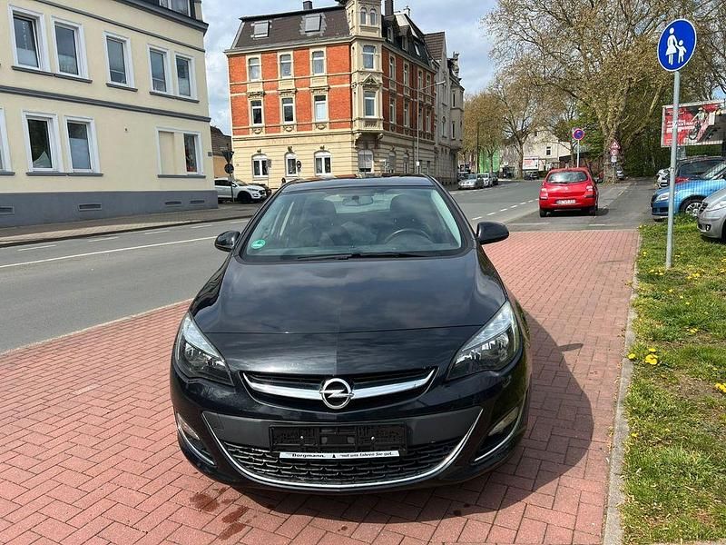 Gebraucht Opel Astra Exklusiv 140 PS (102 kW) 2015 Schwarz Limousine