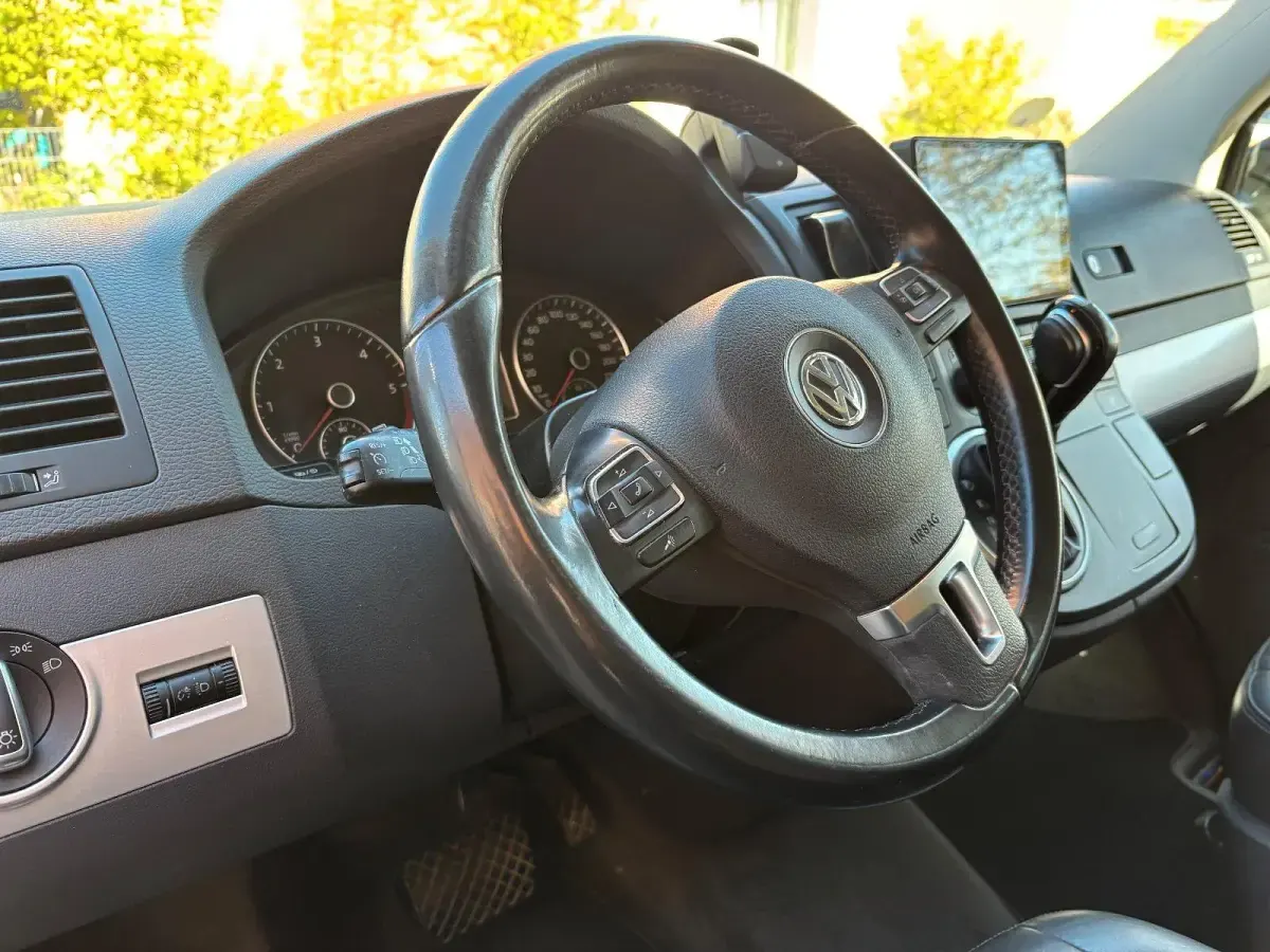 Gebraucht VW Multivan 179 PS (131 kW) 2013 Schwarz Van / Kleinbus