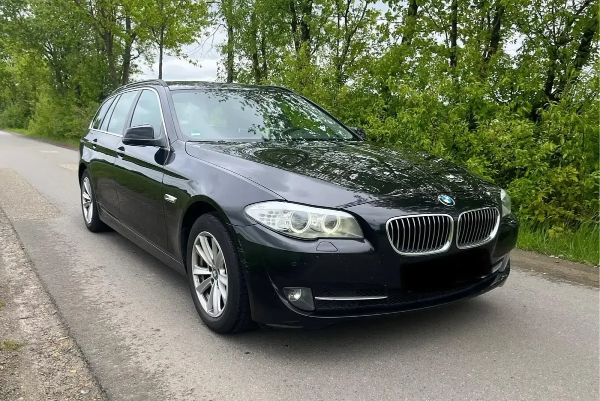 Gebraucht BMW 520 184 PS (135 kW) 2011 Schwarz Kombi