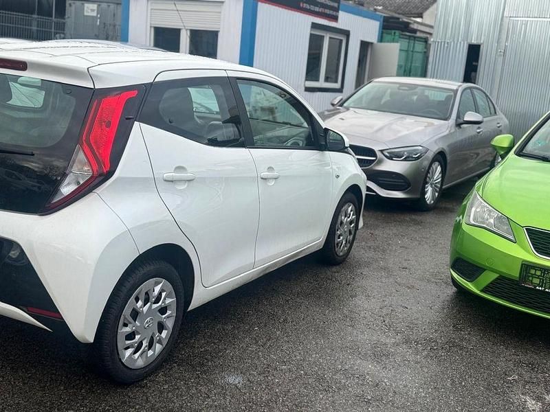 Gebraucht Toyota Aygo X-play 72 PS (52 kW) 2020 Weiß Kleinwagen