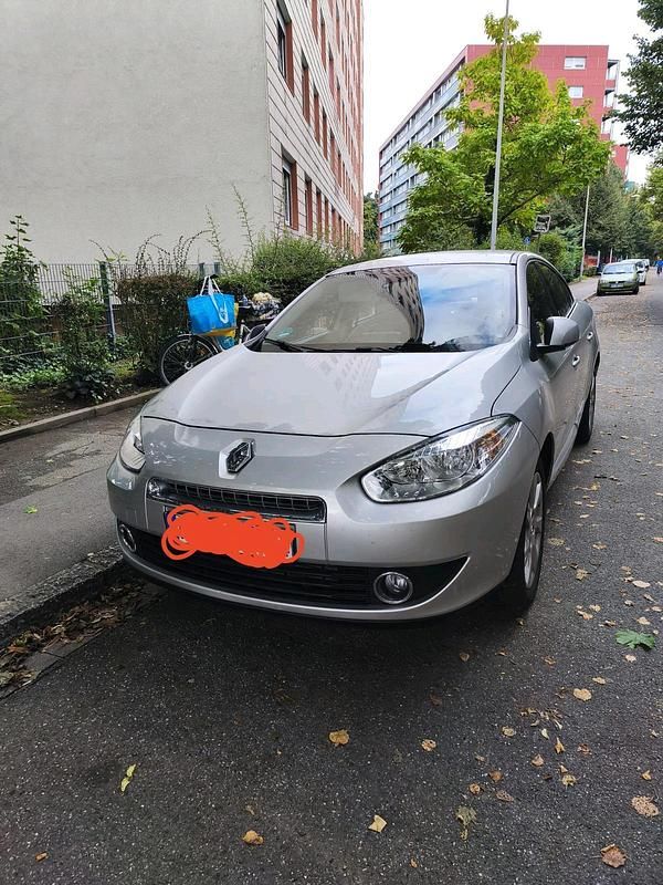 Silber Gebraucht 2011 Renault Fluence Limousine | 7.550 € - Bild 1/4