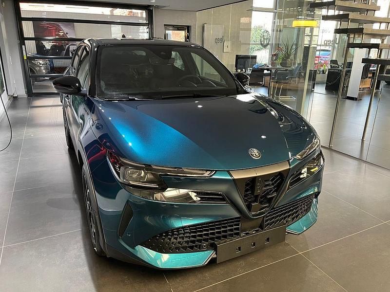 Neu Alfa Romeo GT Junior Edizione Speciale 145 PS (106 kW) 2025 Blau SUV