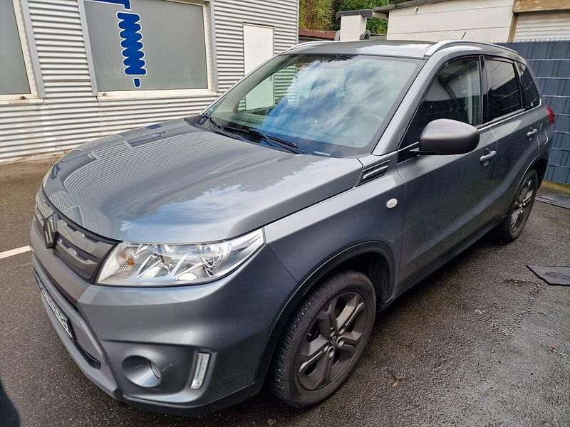 Grau Gebraucht 2017 Suzuki Vitara Comfort SUV | 11.000 € (Superpreis) - Bild 1/4