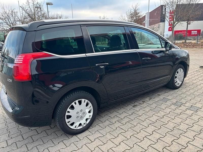 Gebraucht Peugeot 5008 120 PS (88 kW) 2016 Schwarz Van / Kleinbus
