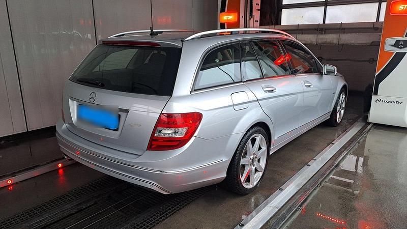 Gebraucht Mercedes C220 170 PS (125 kW) 2011 Silber Kombi