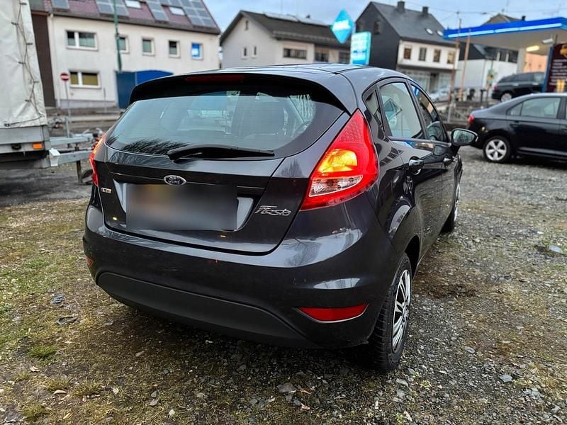 Gebraucht Ford Fiesta 90 PS (66 kW) 2009 Grau Kleinwagen