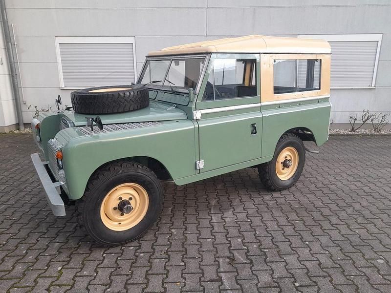 Grün Gebraucht 1974 Land Rover 88 SUV | 29.900 € - Bild 1/4