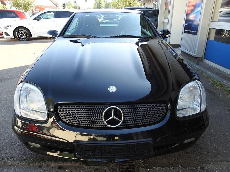 Schwarz Gebraucht 2003 Mercedes SLK200 Edition Cabrio | 5.999 € (Etwas zu teuer) - Bild 1/4