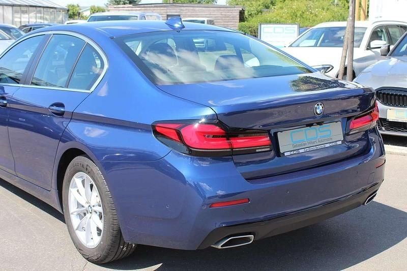 Gebraucht BMW 520 190 PS (139 kW) 2023 Phytonicblau metallic Limousine