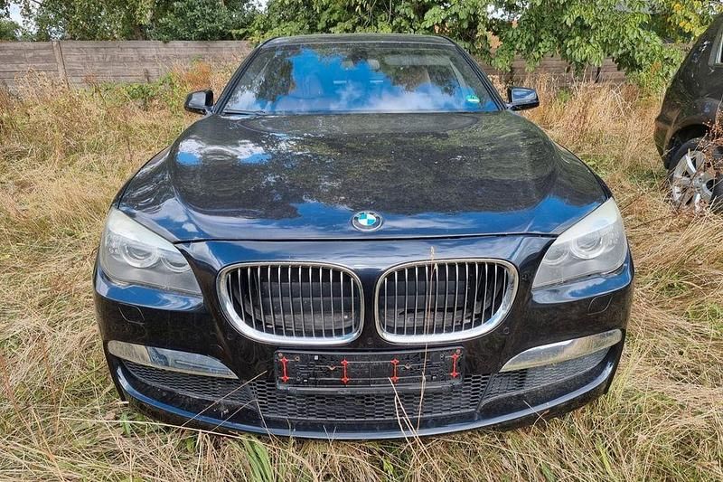 Schwarz Gebraucht 2009 BMW 740 M Sport Limousine | 9.900 € (Fairer Preis) - Bild 1/4