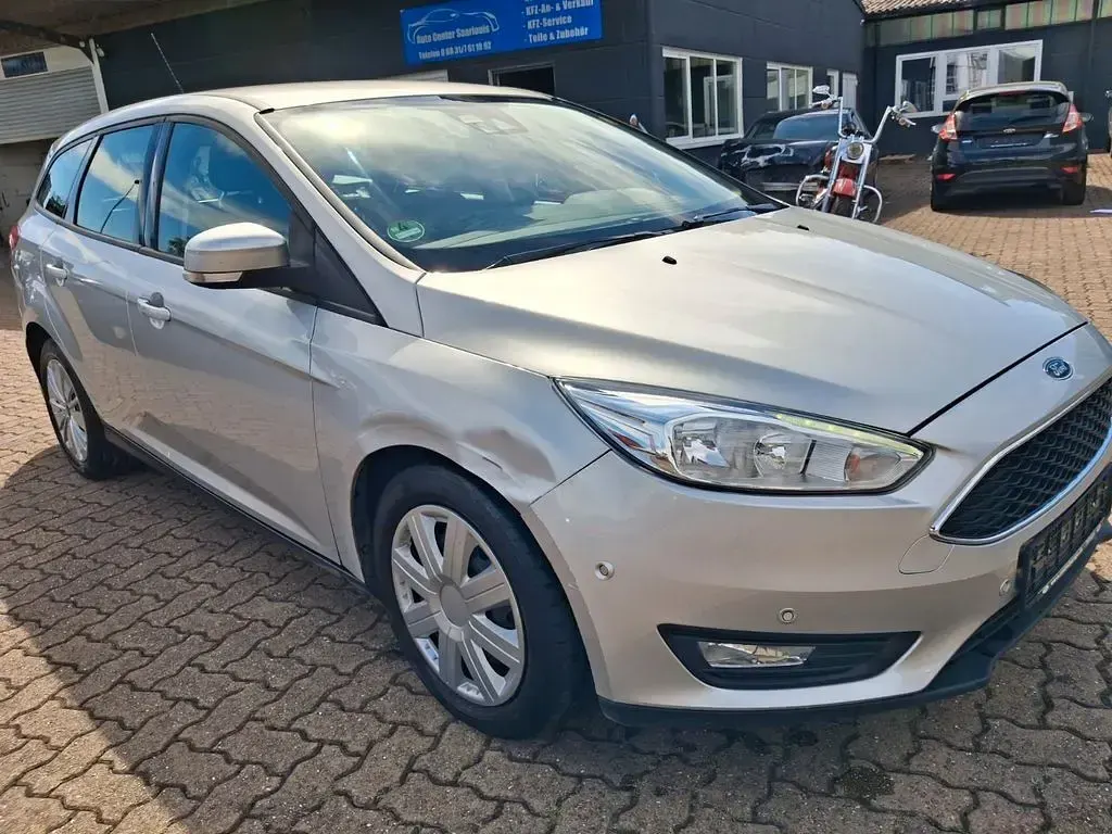 Gebraucht Ford Focus 101 PS (74 kW) 2015 Silber Limousine
