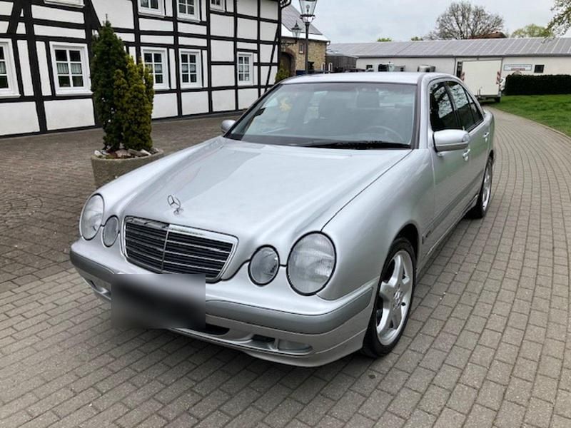 Gebraucht Mercedes E240 Classic 170 PS (125 kW) 2000 Silber Limousine