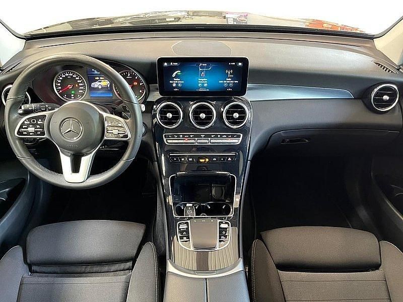 Gebraucht Mercedes GLC300e 306 PS (225 kW) 2022 Unilack schwarz SUV