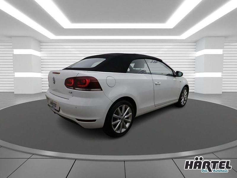 Gebraucht VW Golf Cabriolet LOUNGE 122 PS (89 kW) 2015 Pure white, solid Cabrio