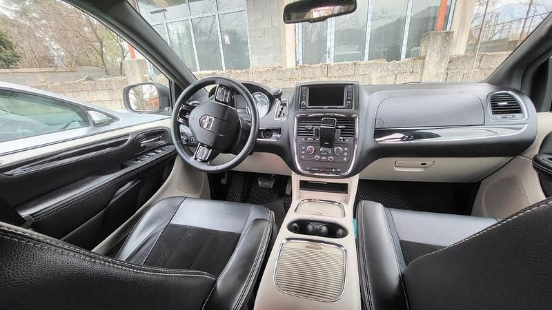 Gebraucht Dodge Grand Caravan 287 PS (211 kW) 2017 Weiß Van / Kleinbus