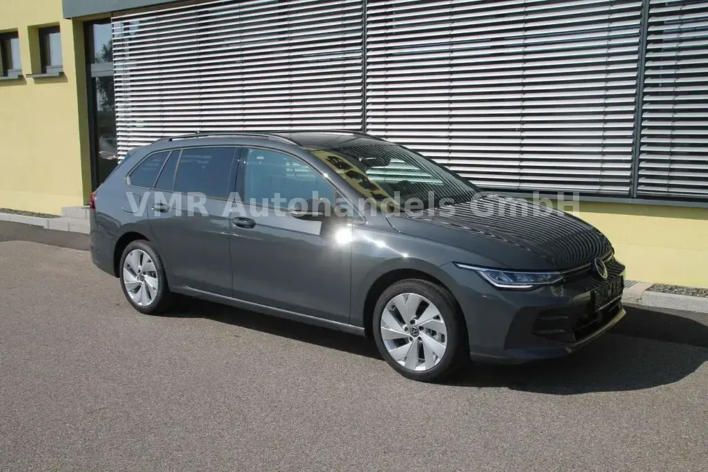 Neu VW Golf VIII 150 PS (110 kW) 2026 Grau Limousine