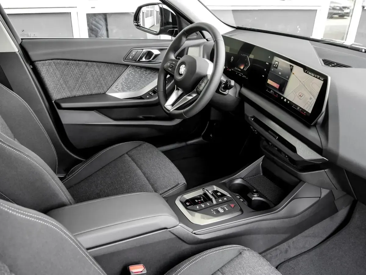 Neu BMW 120 156 PS (114 kW) 2026 Schwarz Kleinwagen