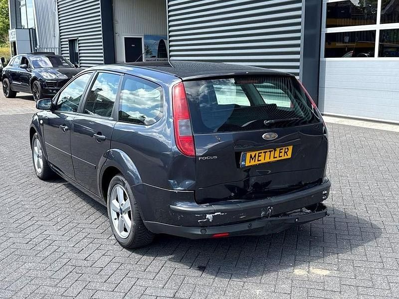 Gebraucht Ford Focus Futura 101 PS (74 kW) 2007 Grau Kombi