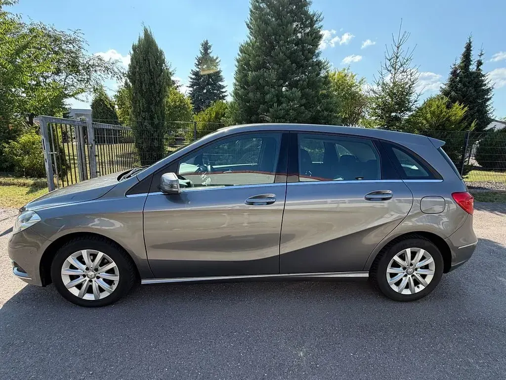 Gebraucht Mercedes B180 122 PS (89 kW) 2014 Grau Kleinwagen