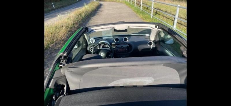 Weiß Gebraucht 2018 Smart ForTwo Electric Drive Cabrio | 7.850 € (Fairer Preis) - Bild 1/4