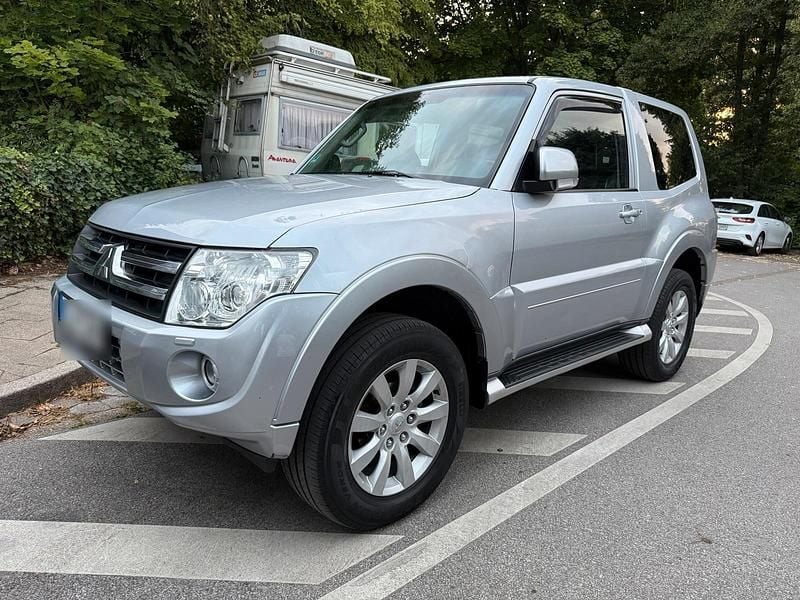 Silber Gebraucht 2012 Mitsubishi Pajero SUV | 10.499 € (Superpreis) - Bild 1/4