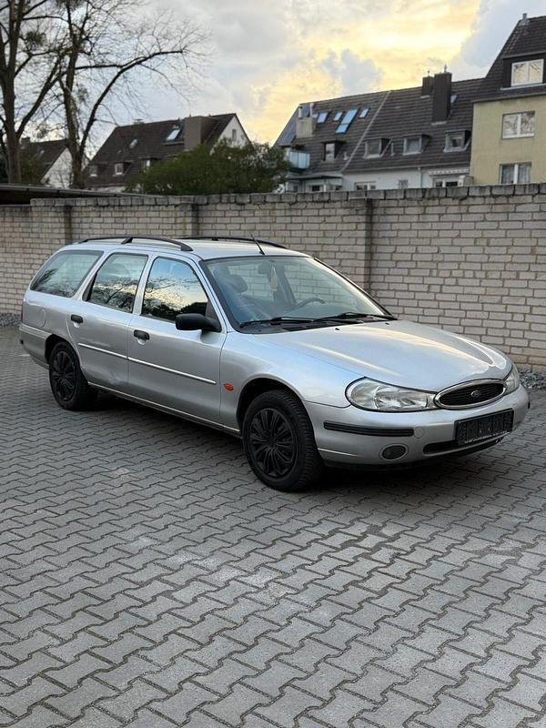 Gebraucht Ford Mondeo 131 PS (96 kW) 1999 Silber Kombi