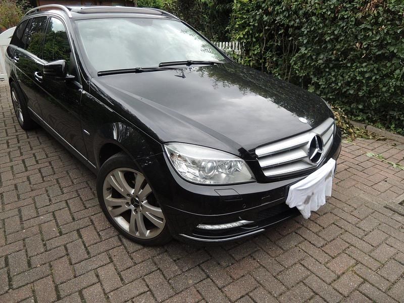 Schwarz Gebraucht 2010 Mercedes C350 Kombi | 7.700 € (Fairer Preis) - Bild 1/4