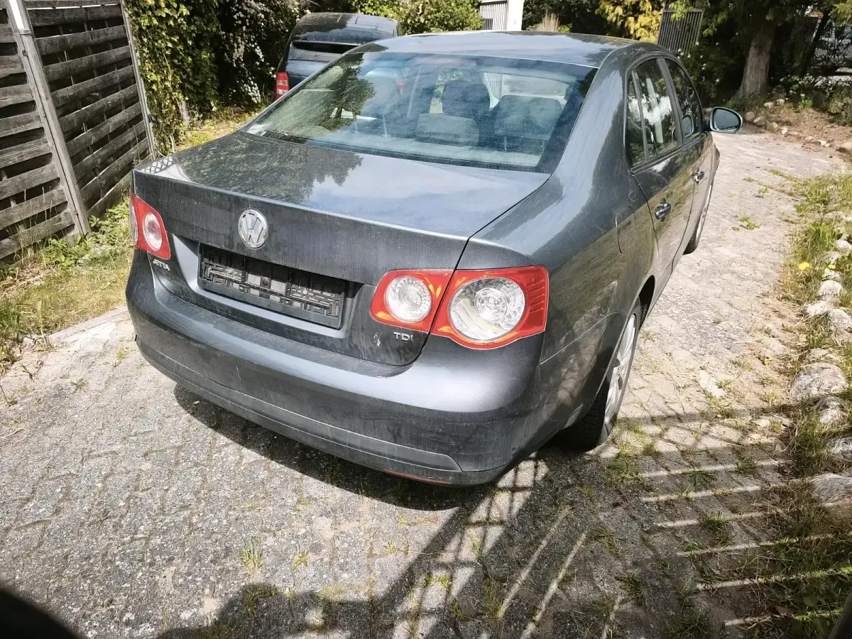 Gebraucht VW Jetta 105 PS (77 kW) 2007 Grau Limousine