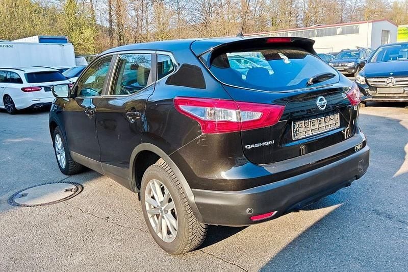 Gebraucht Nissan Qashqai Acenta 116 PS (85 kW) 2016 Schwarz SUV