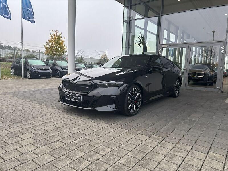 Neu BMW i5 Performance 442 kW (601 PS) 2025 Saphirschwarz metallic Limousine