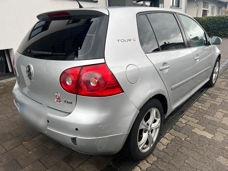 Second-hand VW Golf V 105 CP (77 kW) 2007 Argintiu Hatchback