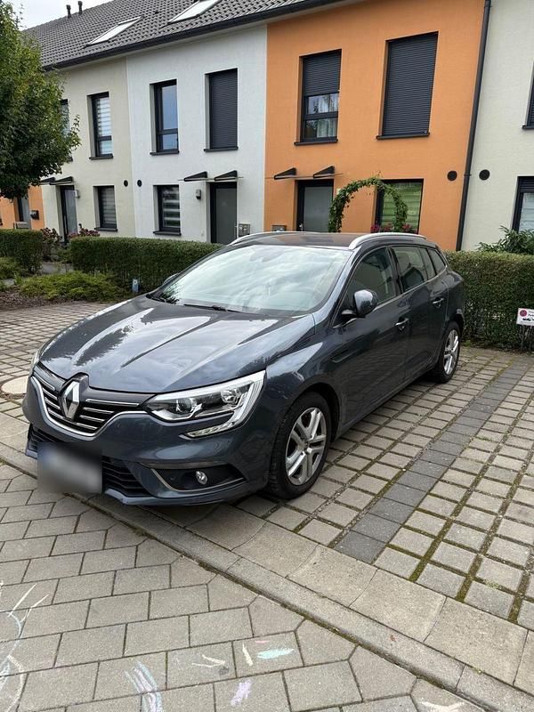 Grau Gebraucht 2017 Renault Mégane GrandTour Business Kombi | 8.999 € (Guter Preis) - Bild 1/4