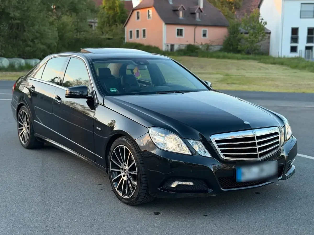 Gebraucht Mercedes E300 204 PS (150 kW) 2010 Schwarz Limousine