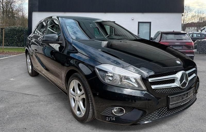 Schwarz Gebraucht 2015 Mercedes A180 Urban Limousine | 12.599 € (Guter Preis) - Bild 1/4
