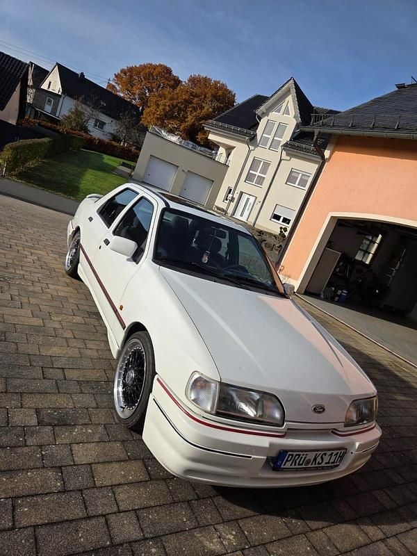 Weiß Gebraucht 1989 Ford Sierra Limousine | 5.800 € - Bild 1/4