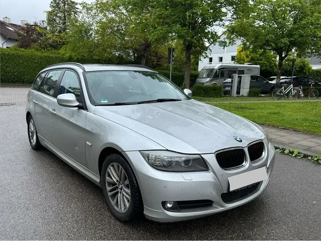 Gebraucht BMW 318 Sport Line 143 PS (105 kW) 2010 Silber Kombi