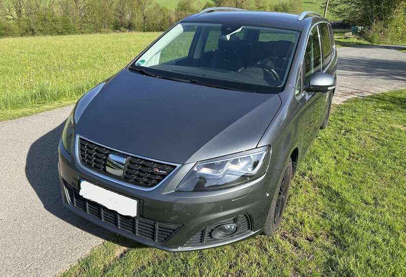 Grau Gebraucht 2019 Seat Alhambra FR-Line Van / Kleinbus | 27.499 € (Fairer Preis) - Bild 1/4