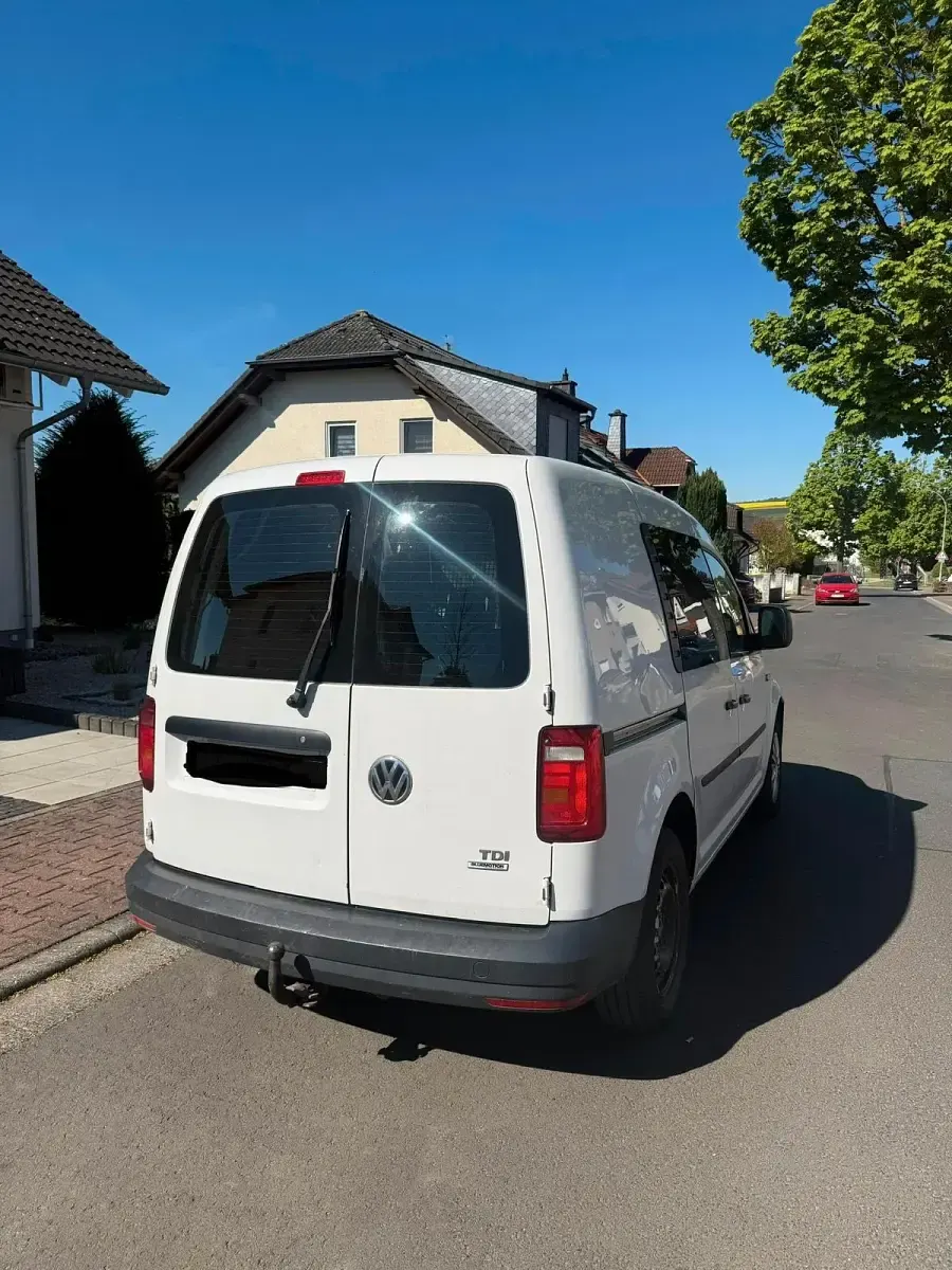 Second-hand VW Caddy 75 CP (55 kW) 2017 Alb Monovolum