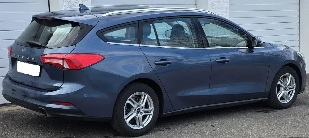 Usado Ford Focus Cool & Connect 101 CV (74 kW) 2020 Azul Berlina