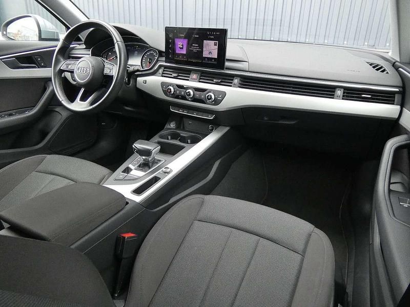 Gebraucht Audi A4 163 PS (119 kW) 2021 Florettsilber Kombi